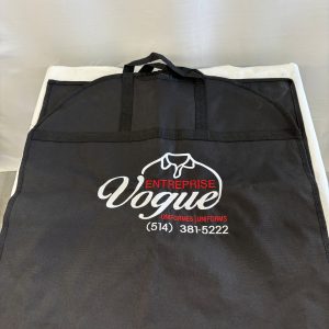 Suit garment bag with a zipper